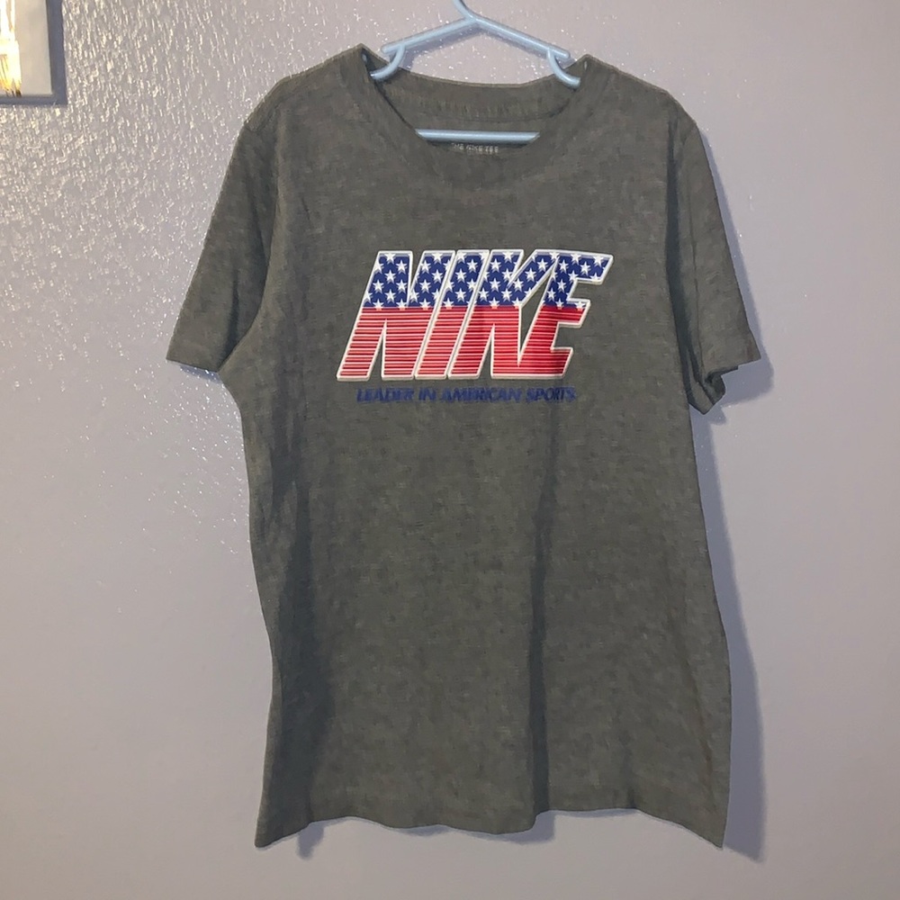 The Nike Tee leader in American sports short sleeve athletic shirt